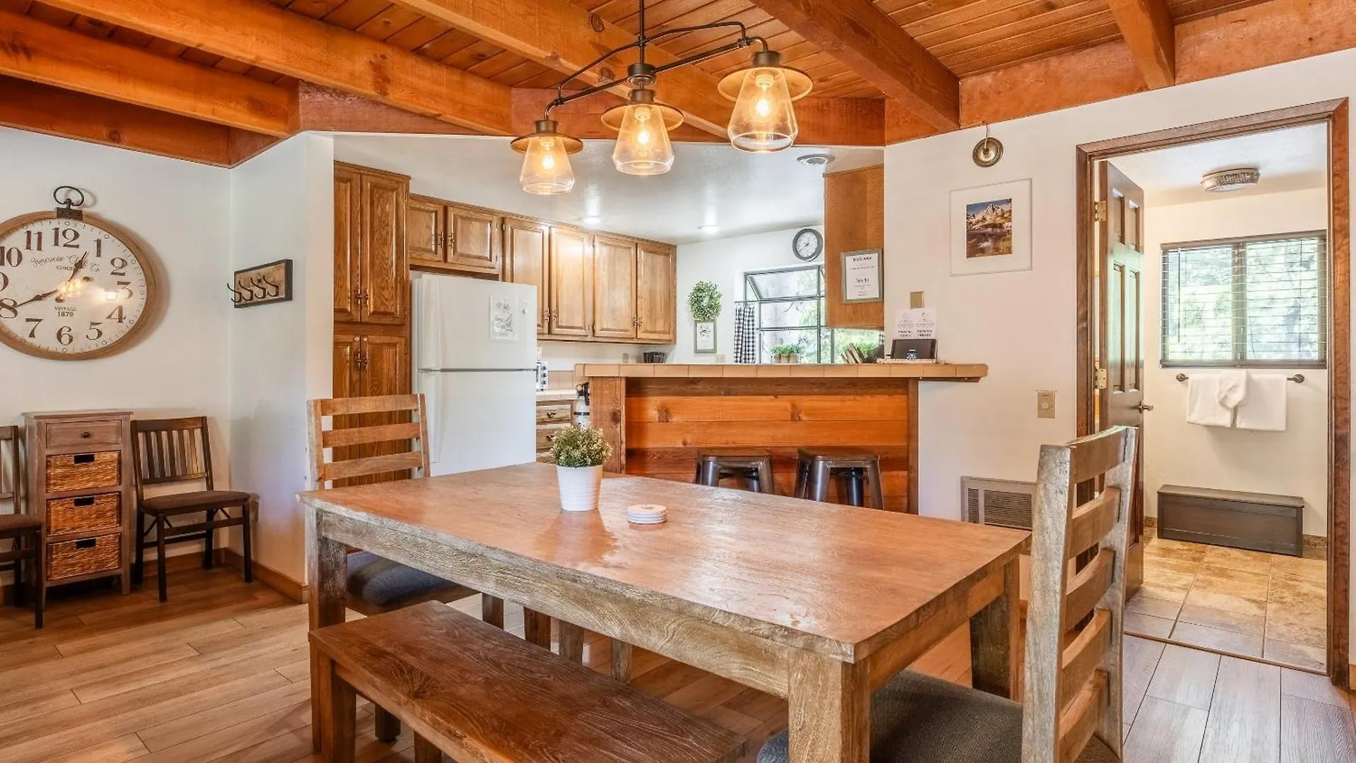 Holiday home Snowflower #79 - Updated 2 Bedroom & Loft, 3 Bath, Sleeps 8, Steps Away From Free Town Shuttle Mammoth Lakes