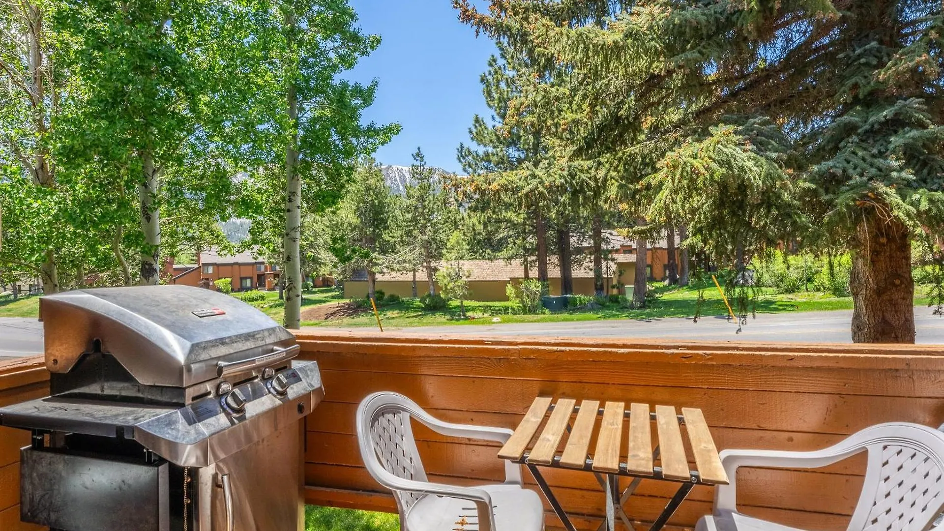 Holiday home Snowflower #79 - Updated 2 Bedroom & Loft, 3 Bath, Sleeps 8, Steps Away From Free Town Shuttle Mammoth Lakes