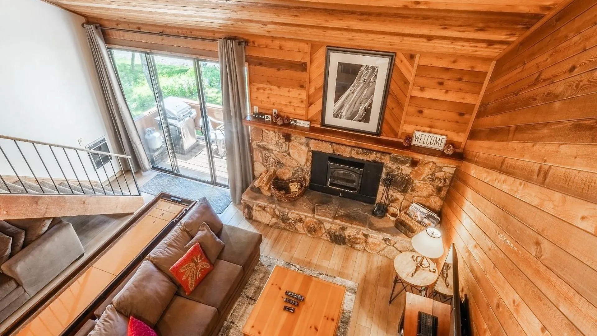 Snowflower #79 - Updated 2 Bedroom & Loft, 3 Bath, Sleeps 8, Steps Away From Free Town Shuttle Mammoth Lakes